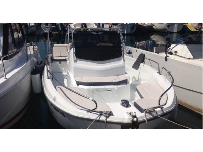 Power boat FOR CHARTER, year 2019 brand Beneteau and model Flyer 6.6 Sundeck, available in Club Náutico Cambrils Cambrils Tarragona España